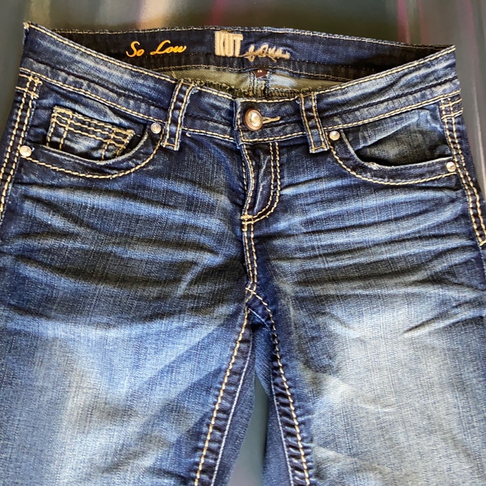 Kut from the Kloth women’s low-rise bootcut jeans, size 4.